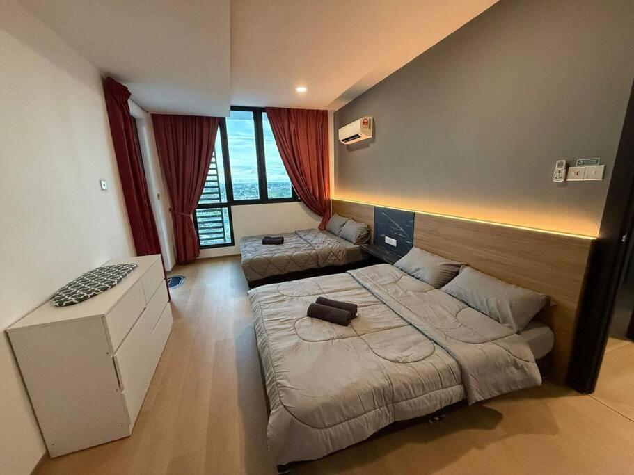 Free Parking, 2-10 Pax, 3 2 Bathrooms, Vivacity Jazz 2 Kuching